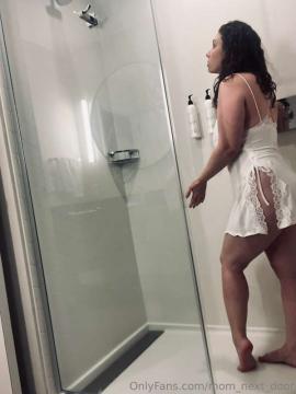 OnlyFans - MomNextDoorVIP / @momnextdoorvip Scene 84 — photo 19 of 20