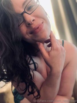 OnlyFans - MomNextDoorVIP / @momnextdoorvip Scene 86 — photo 9 of 20