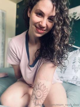 OnlyFans - MomNextDoorVIP / @momnextdoorvip Scene 86 — photo 16 of 20