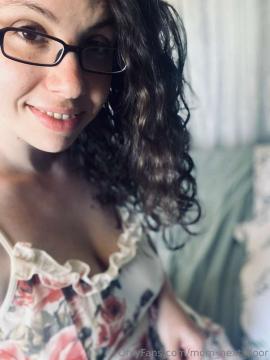 OnlyFans - MomNextDoorVIP / @momnextdoorvip Scene 87 — photo 16 of 20