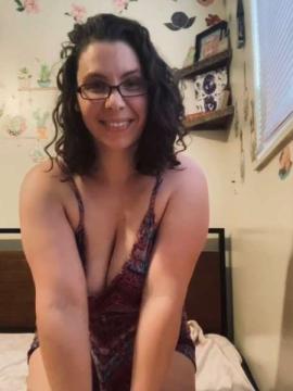 OnlyFans - MomNextDoorVIP / @momnextdoorvip Scene 88 — photo 14 of 20