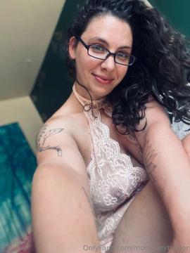 OnlyFans - MomNextDoorVIP / @momnextdoorvip Scene 88 — photo 15 of 20