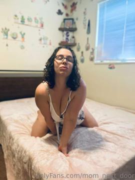 OnlyFans - MomNextDoorVIP / @momnextdoorvip Scene 89 — photo 4 of 20