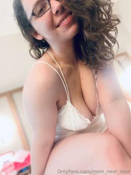 OnlyFans - MomNextDoorVIP / @momnextdoorvip Scene 99 — photo 19 of 20