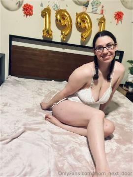 OnlyFans - MomNextDoorVIP / @momnextdoorvip Scene 101 — photo 4 of 20