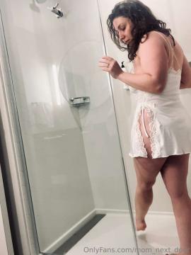 OnlyFans - MomNextDoorVIP / @momnextdoorvip Scene 102 — photo 11 of 20