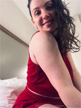 OnlyFans - MomNextDoorVIP / @momnextdoorvip Scene 103 — photo 2 of 20
