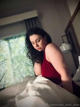OnlyFans - MomNextDoorVIP / @momnextdoorvip Scene 103 — photo 17 of 20