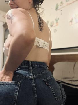OnlyFans - MomNextDoorVIP / @momnextdoorvip Scene 119 — photo 14 of 20