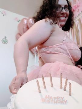 OnlyFans - MomNextDoorVIP / @momnextdoorvip Scene 126 — photo 18 of 20