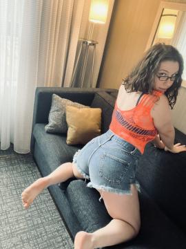 OnlyFans - MomNextDoorVIP / @momnextdoorvip Scene 133 — photo 11 of 20