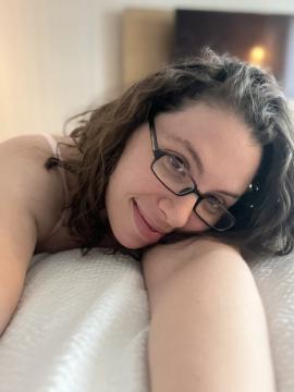 OnlyFans - MomNextDoorVIP / @momnextdoorvip Scene 134 — photo 14 of 20