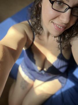 OnlyFans - MomNextDoorVIP / @momnextdoorvip Scene 138 — photo 8 of 20