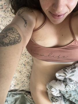 OnlyFans - MomNextDoorVIP / @momnextdoorvip Scene 151 — photo 16 of 20