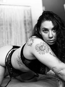 OnlyFans - MomNextDoorVIP / @momnextdoorvip Scene 153 — photo 16 of 20