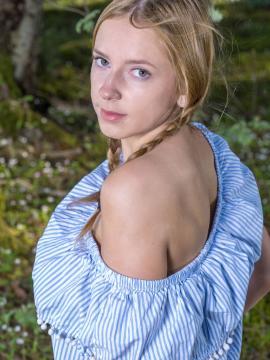 PRESENTING SARA — photo 4 of 20