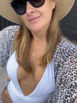 OnlyFans - Jane / @janenaughtymom Scene 1 — photo 10 of 20