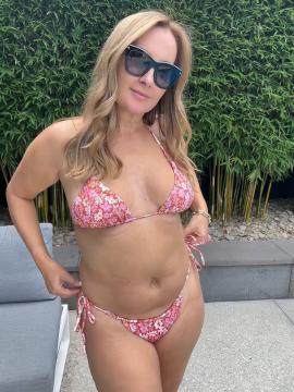 OnlyFans - Jane / @janenaughtymom Scene 3 — photo 19 of 20