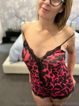 OnlyFans - Jane / @janenaughtymom Scene 10 — photo 17 of 20
