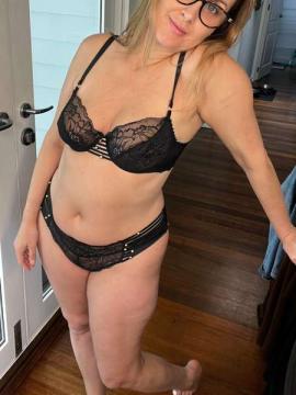 OnlyFans - Jane / @janenaughtymom Scene 12 — photo 5 of 20