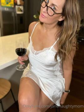 OnlyFans - Jane / @janenaughtymom Scene 18 — photo 7 of 20