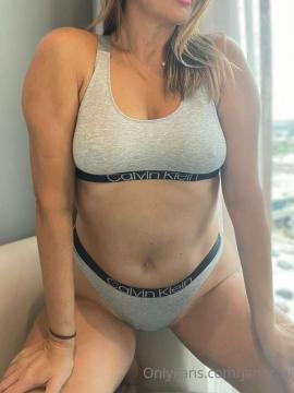 OnlyFans - Jane / @janenaughtymom Scene 21 — photo 4 of 20