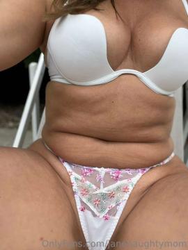 OnlyFans - Jane / @janenaughtymom Scene 35 — photo 1 of 20
