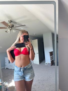 OnlyFans - Bri / @onlyneedbri Scene 4 — photo 1 of 20