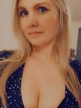 OnlyFans - 𝙃𝙊𝙇𝙇𝙔 𝙅𝘼𝙉𝙀 / @hollyjaneloves69 Scene 1 — photo 8 of 20