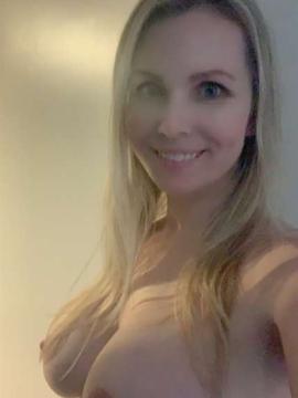 OnlyFans - 𝙃𝙊𝙇𝙇𝙔 𝙅𝘼𝙉𝙀 / @hollyjaneloves69 Scene 3 — photo 18 of 20