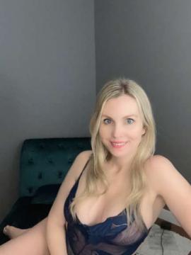 OnlyFans - 𝙃𝙊𝙇𝙇𝙔 𝙅𝘼𝙉𝙀 / @hollyjaneloves69 Scene 8 — photo 13 of 20