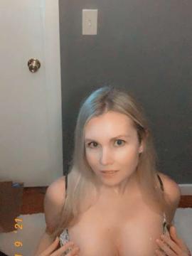 OnlyFans - 𝙃𝙊𝙇𝙇𝙔 𝙅𝘼𝙉𝙀 / @hollyjaneloves69 Scene 37 — photo 3 of 20