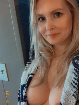 OnlyFans - 𝙃𝙊𝙇𝙇𝙔 𝙅𝘼𝙉𝙀 / @hollyjaneloves69 Scene 38 — photo 14 of 20