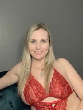 OnlyFans - 𝙃𝙊𝙇𝙇𝙔 𝙅𝘼𝙉𝙀 / @hollyjaneloves69 Scene 40 — photo 2 of 20