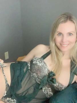 OnlyFans - 𝙃𝙊𝙇𝙇𝙔 𝙅𝘼𝙉𝙀 / @hollyjaneloves69 Scene 46 — photo 10 of 20