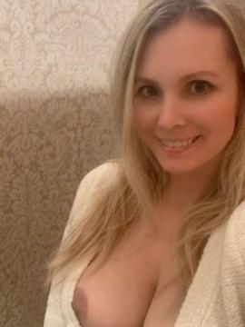 OnlyFans - 𝙃𝙊𝙇𝙇𝙔 𝙅𝘼𝙉𝙀 / @hollyjaneloves69 Scene 70 — photo 2 of 20