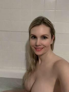 OnlyFans - 𝙃𝙊𝙇𝙇𝙔 𝙅𝘼𝙉𝙀 / @hollyjaneloves69 Scene 131 — photo 4 of 20