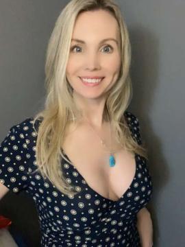 OnlyFans - 𝙃𝙊𝙇𝙇𝙔 𝙅𝘼𝙉𝙀 / @hollyjaneloves69 Scene 207 — photo 8 of 20