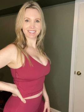 OnlyFans - 𝙃𝙊𝙇𝙇𝙔 𝙅𝘼𝙉𝙀 / @hollyjaneloves69 Scene 215