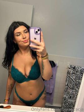 OnlyFans - Miya / @miyaacacia Scene 8 — photo 20 of 20