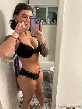 OnlyFans - Miya / @miyaacacia Scene 12 — photo 9 of 20