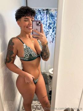 OnlyFans - Miya / @miyaacacia Scene 18 — photo 4 of 20