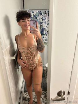 OnlyFans - Miya / @miyaacacia Scene 21 — photo 2 of 20