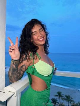 OnlyFans - Miya / @miyaacacia Scene 27 — photo 19 of 20