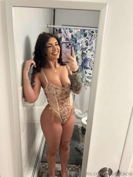 OnlyFans - Miya / @miyaacacia Scene 28 — photo 11 of 20
