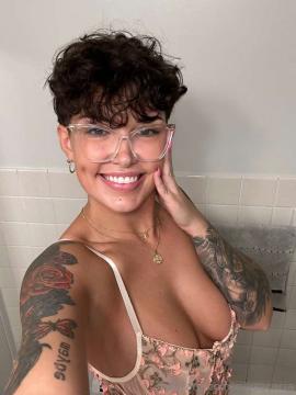 OnlyFans - Miya / @miyaacacia Scene 30 — photo 12 of 20