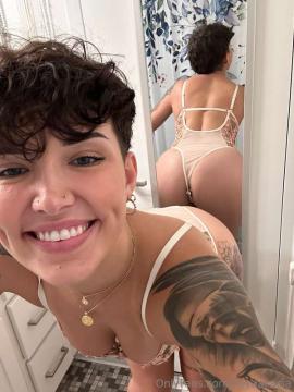OnlyFans - Miya / @miyaacacia Scene 31 — photo 7 of 20