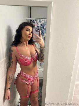 OnlyFans - Miya / @miyaacacia Scene 32 — photo 11 of 20