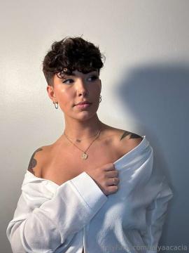 OnlyFans - Miya / @miyaacacia Scene 33 — photo 1 of 20
