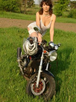 KATE MOTO — photo 7 of 20